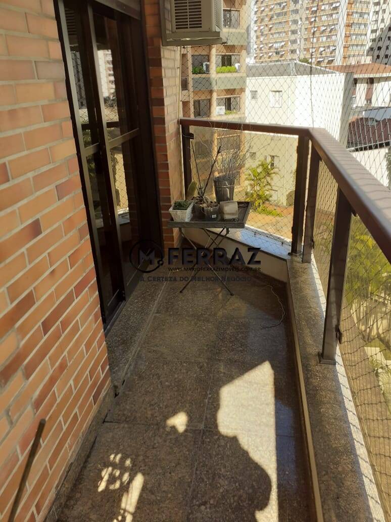 Apartamento à venda com 3 quartos, 217m² - Foto 4