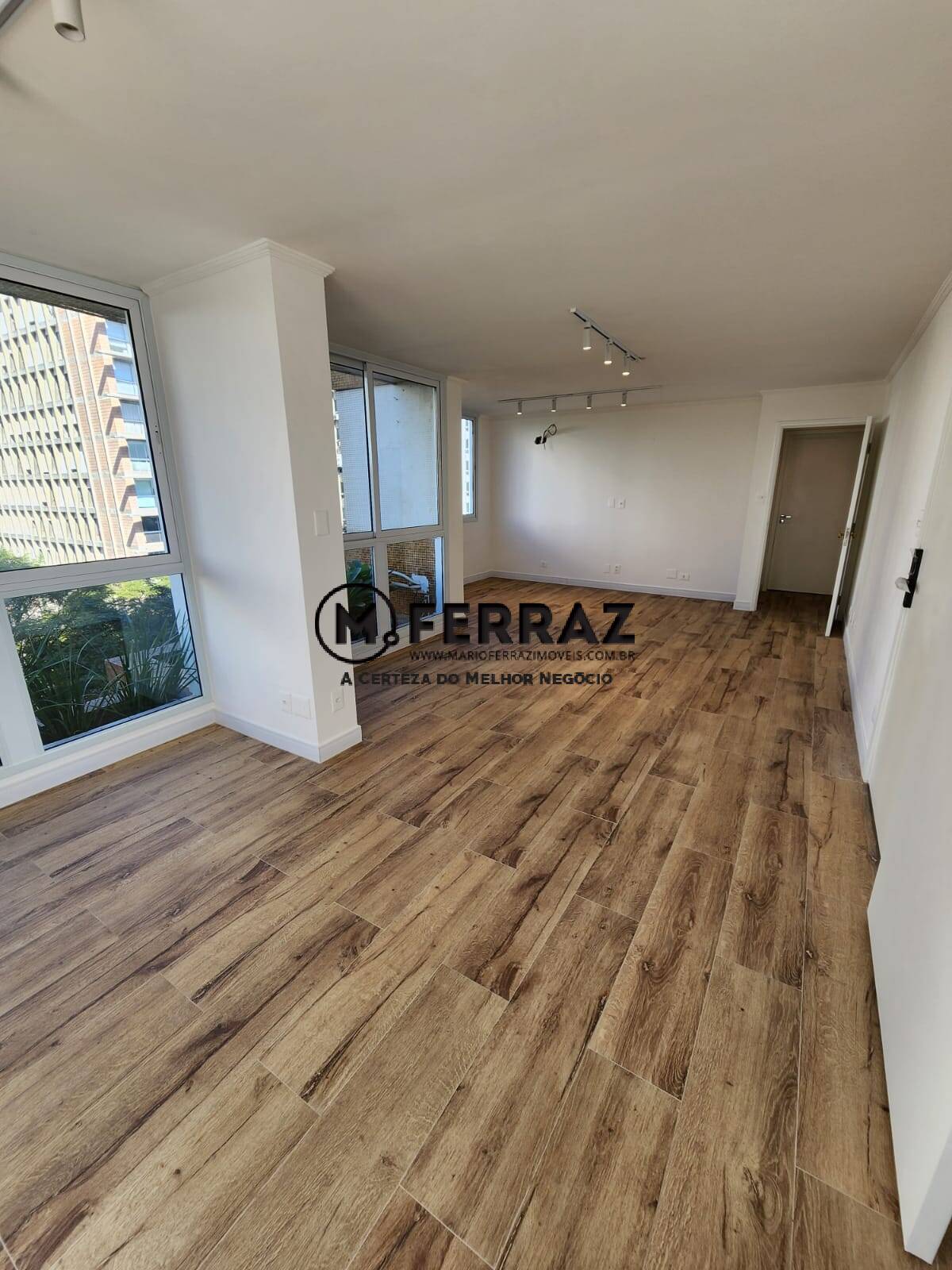 Apartamento à venda com 3 quartos, 188m² - Foto 2