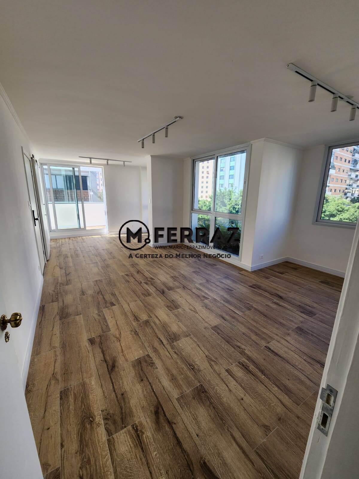 Apartamento à venda com 3 quartos, 188m² - Foto 3