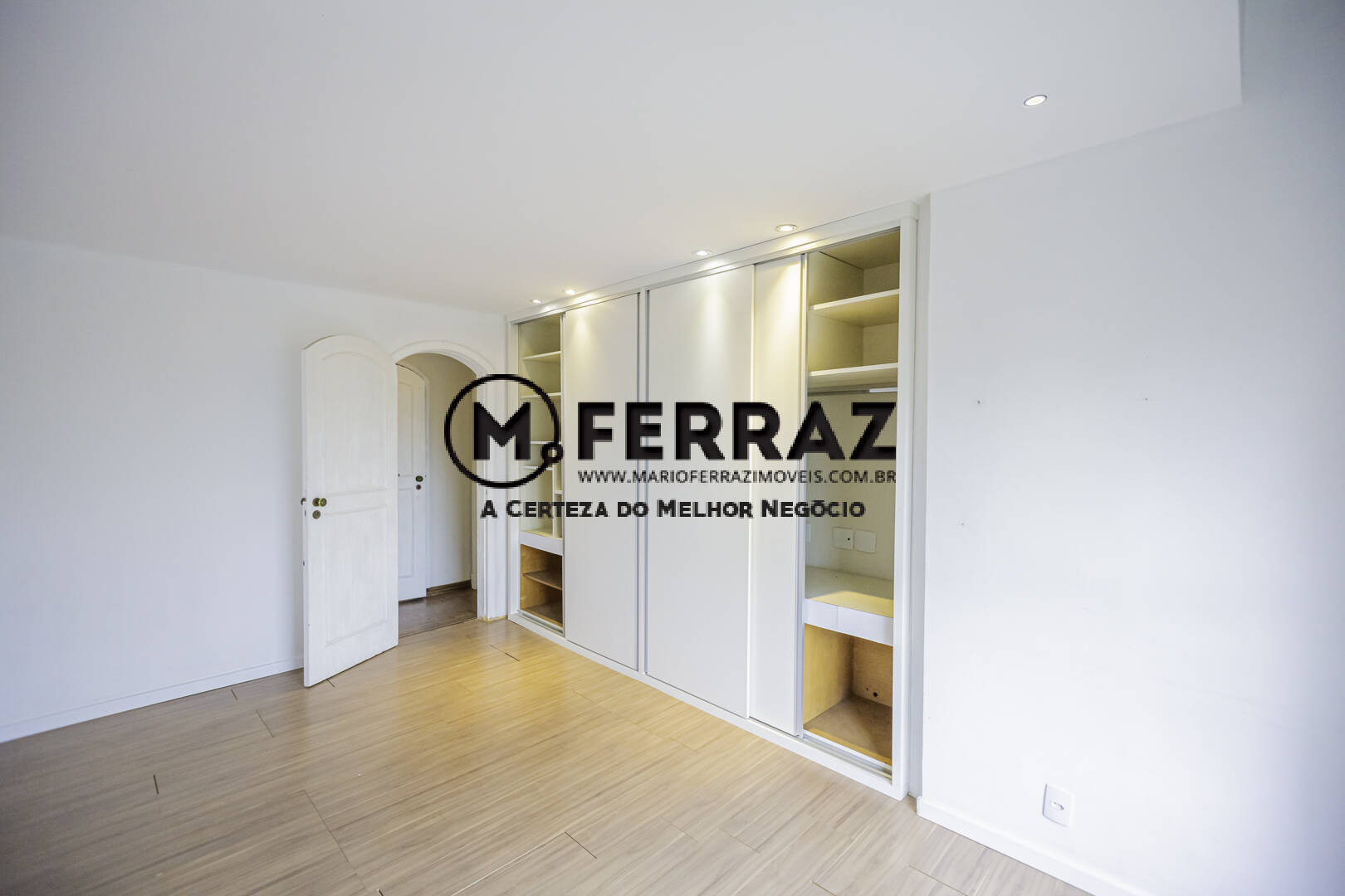 Apartamento à venda com 4 quartos, 235m² - Foto 11