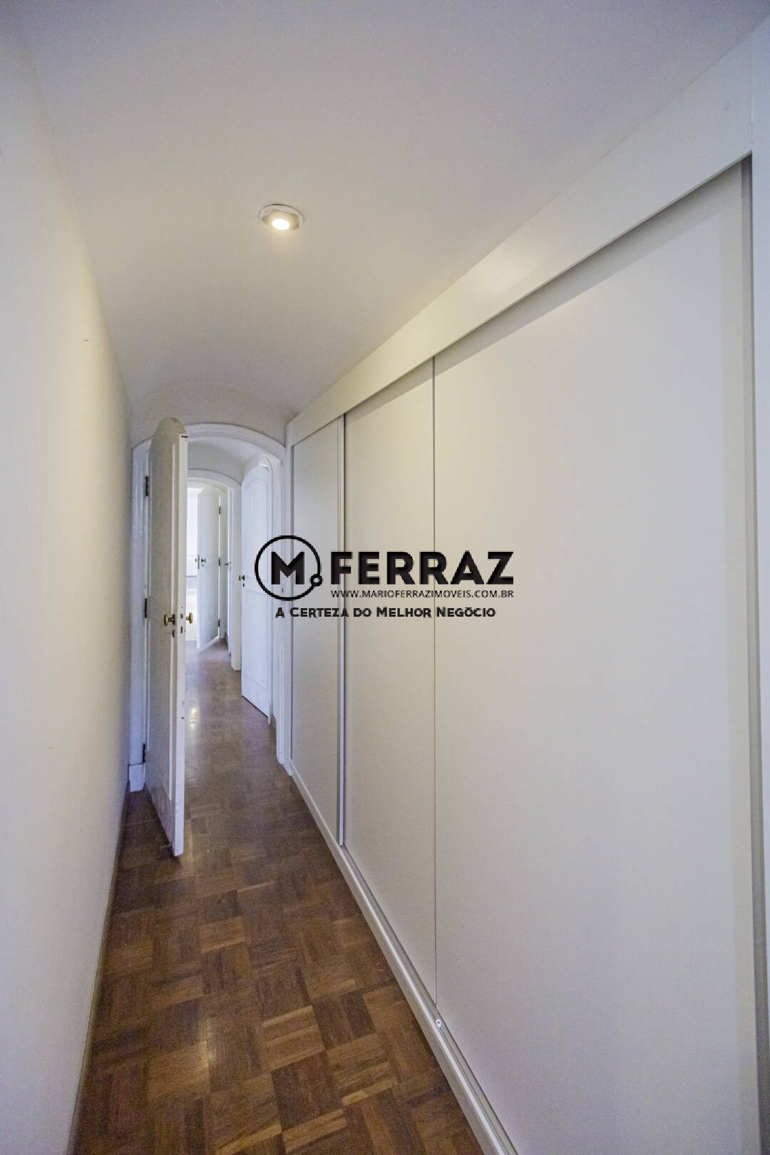 Apartamento à venda com 4 quartos, 235m² - Foto 17