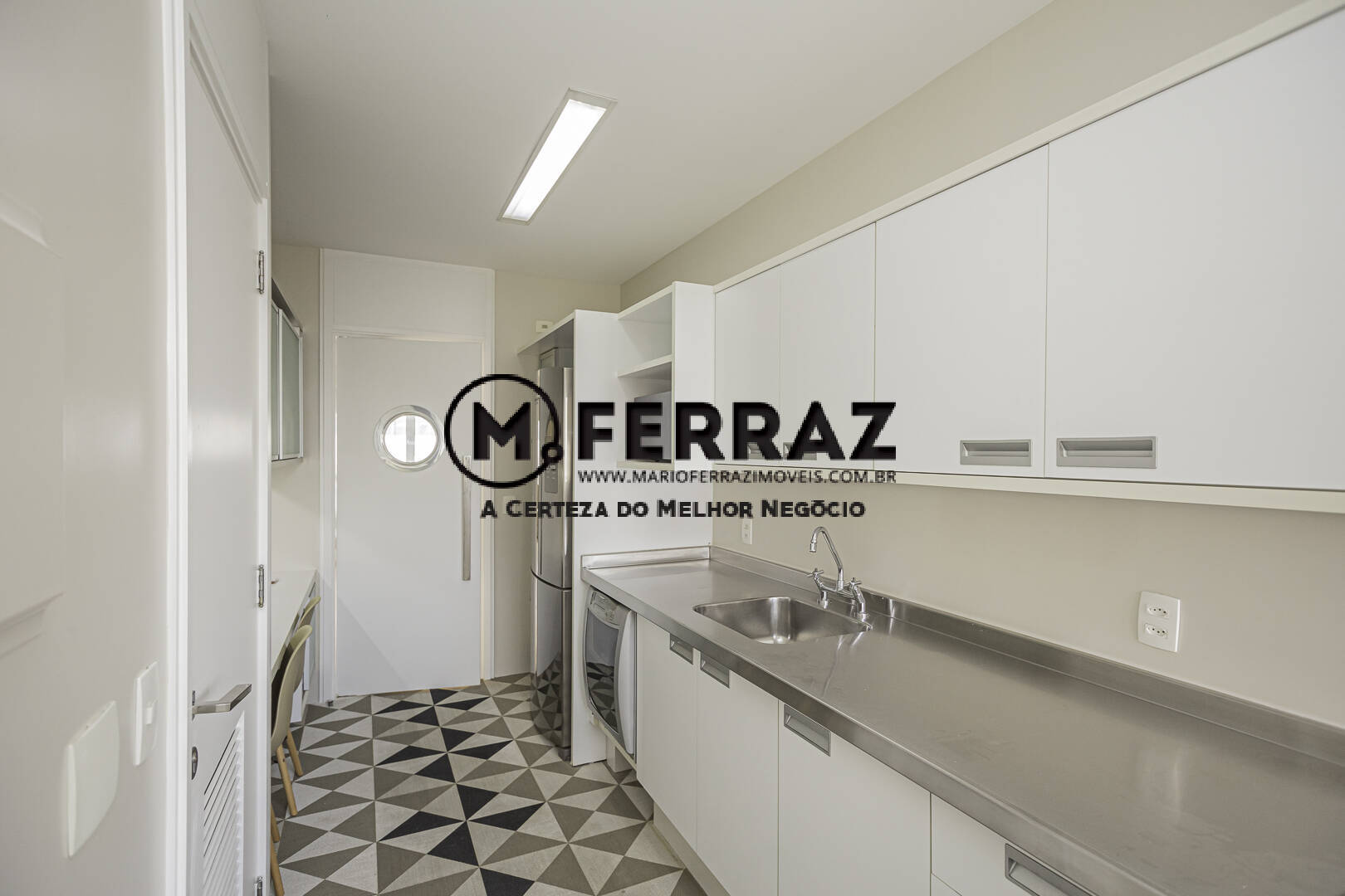 Apartamento para alugar com 2 quartos, 117m² - Foto 11