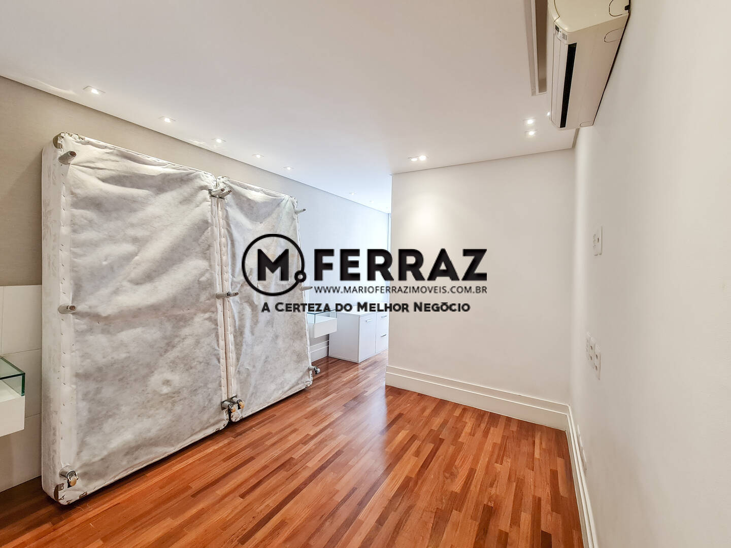 Apartamento à venda com 3 quartos, 189m² - Foto 11