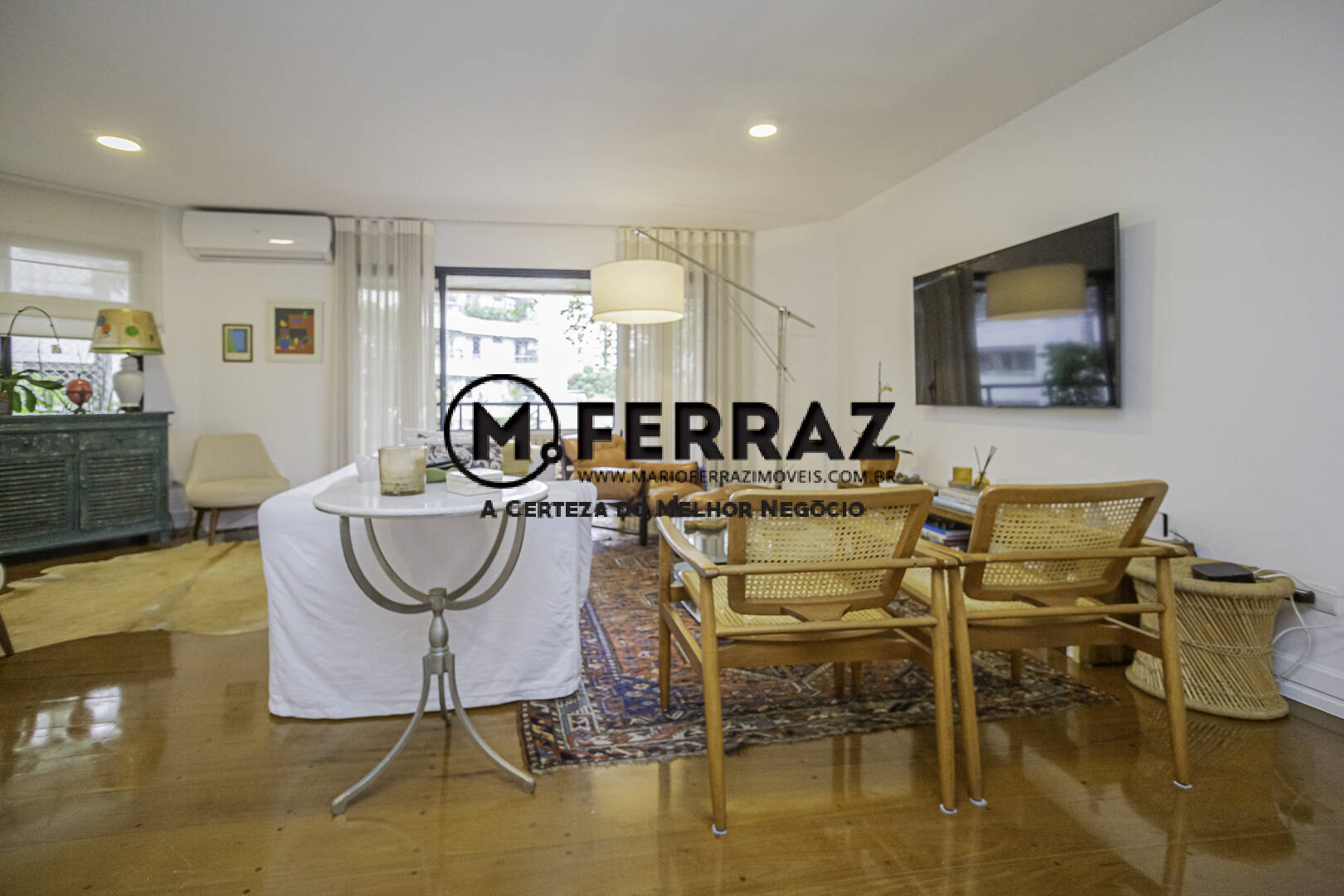 Apartamento à venda com 4 quartos, 204m² - Foto 2