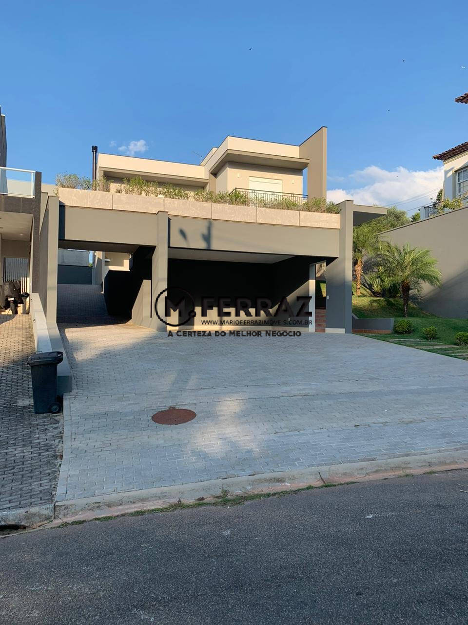 Casa à venda com 3 quartos, 301m² - Foto 1