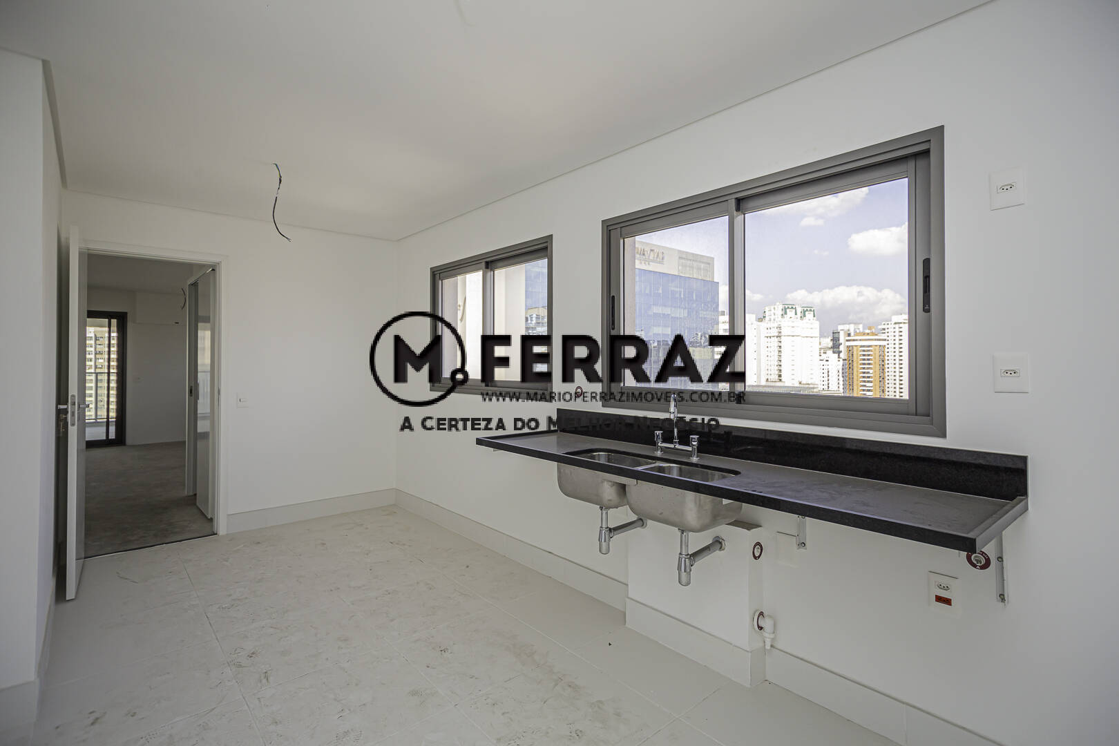 Apartamento à venda com 4 quartos, 245m² - Foto 17