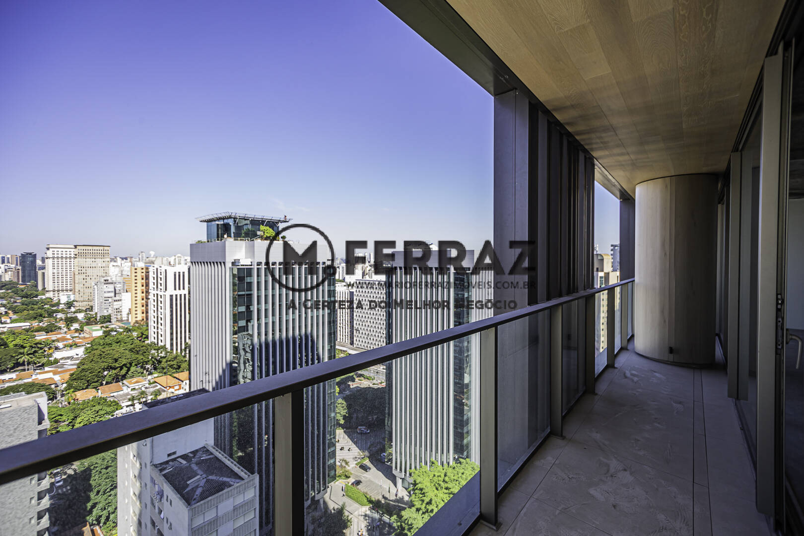 Apartamento à venda com 3 quartos, 232m² - Foto 1