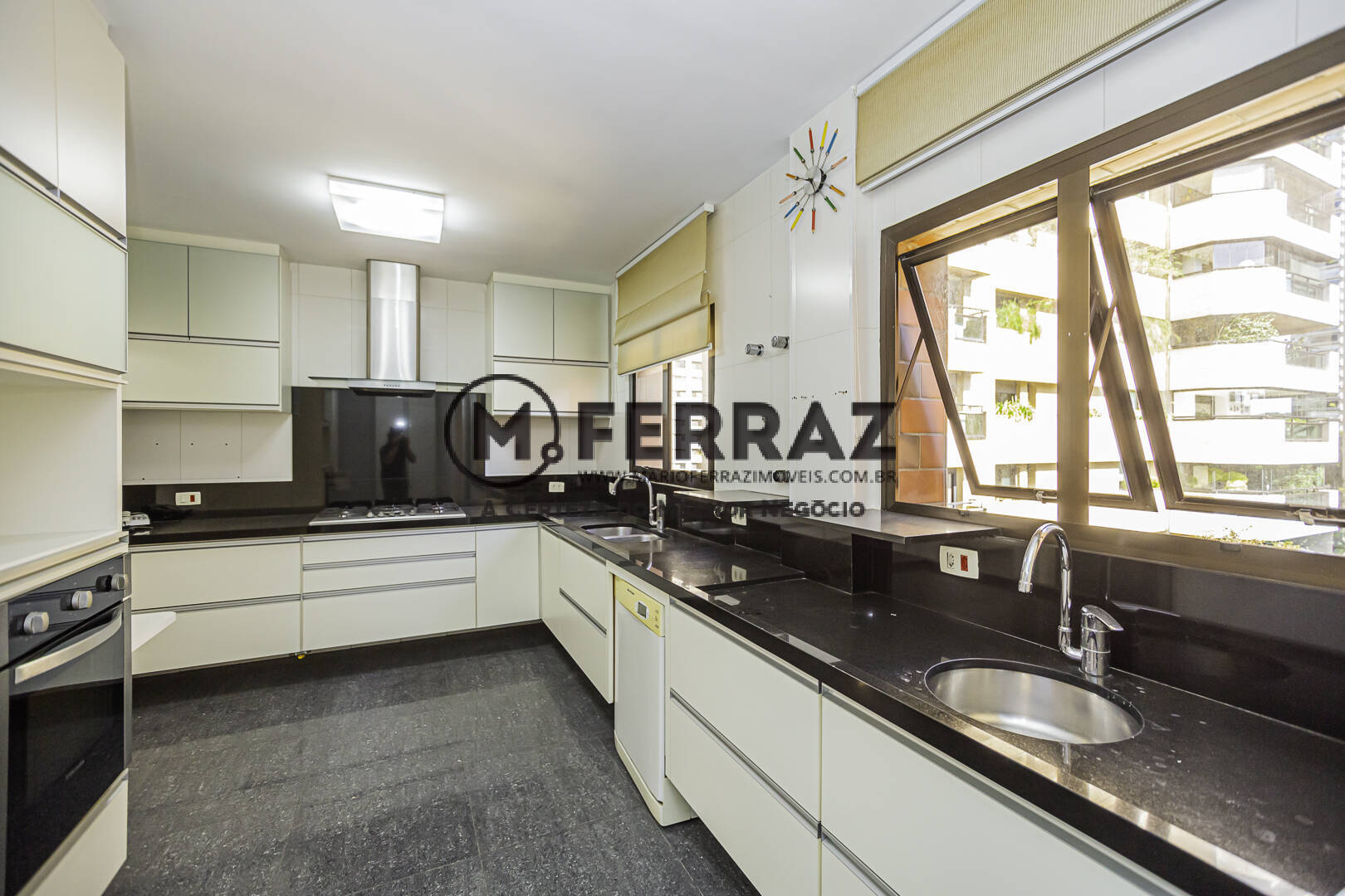 Apartamento para alugar com 3 quartos, 245m² - Foto 13