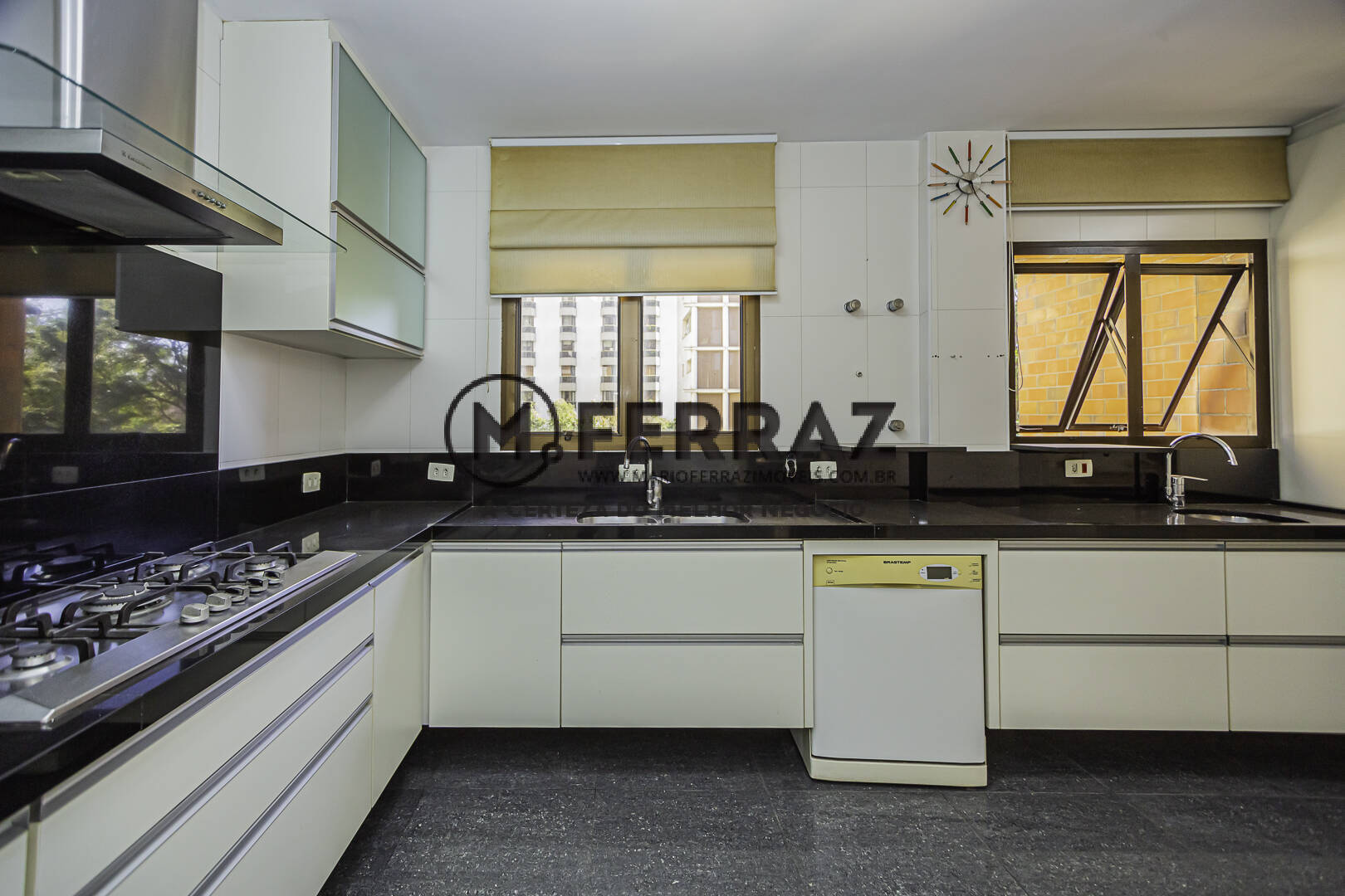 Apartamento para alugar com 3 quartos, 245m² - Foto 14