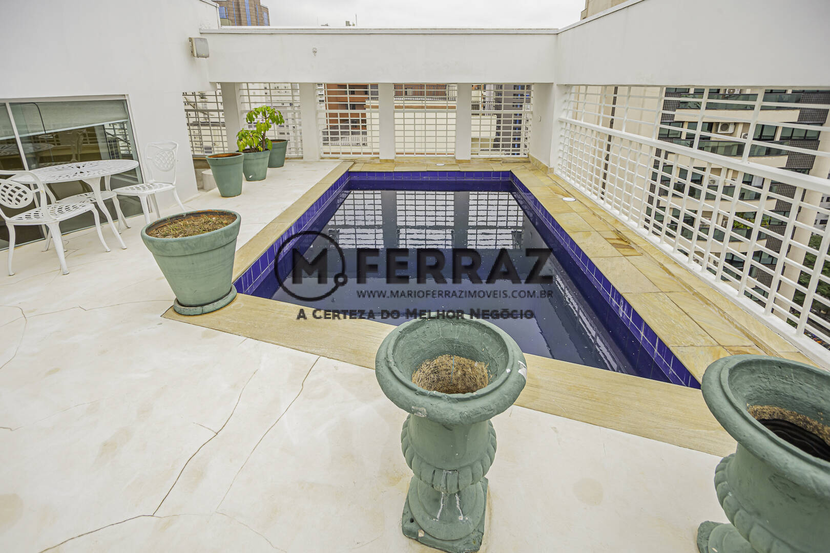 Apartamento à venda com 2 quartos, 220m² - Foto 2