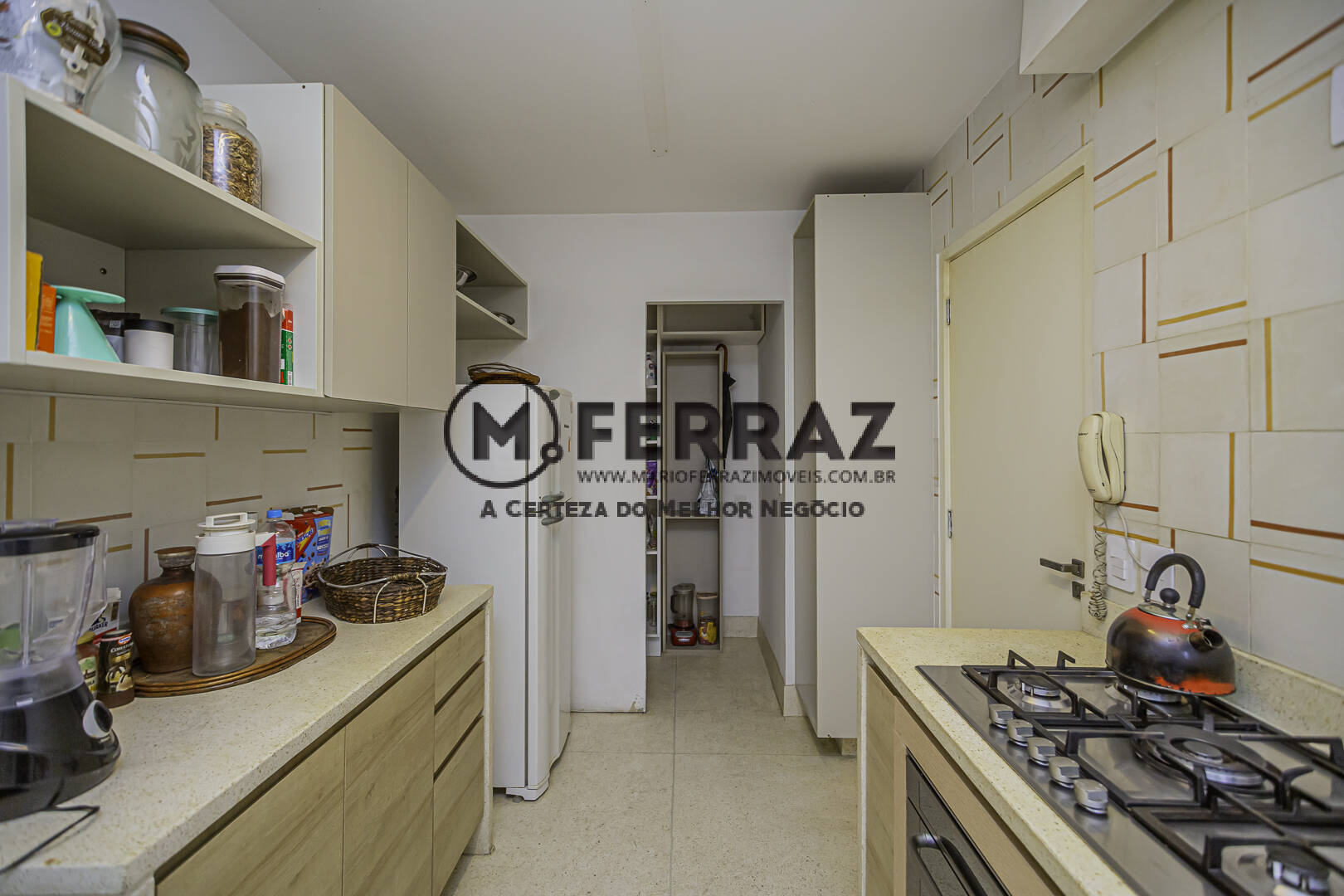 Apartamento para alugar com 3 quartos, 200m² - Foto 14