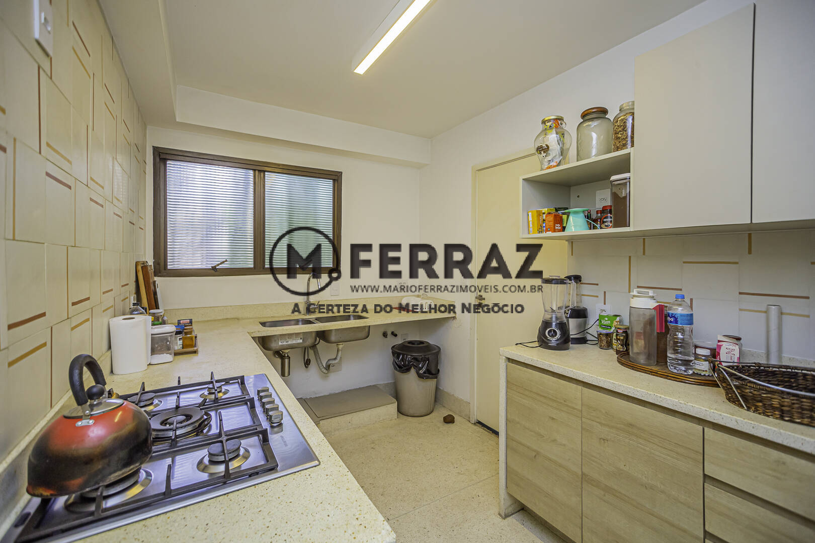 Apartamento para alugar com 3 quartos, 200m² - Foto 15