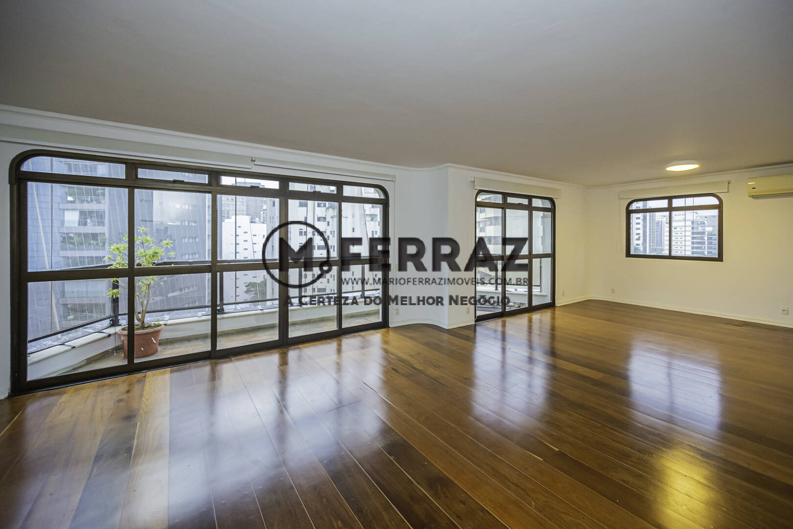 Apartamento à venda e aluguel com 3 quartos, 240m² - Foto 4