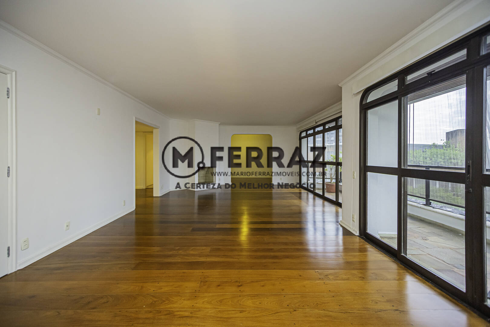 Apartamento à venda e aluguel com 3 quartos, 240m² - Foto 2