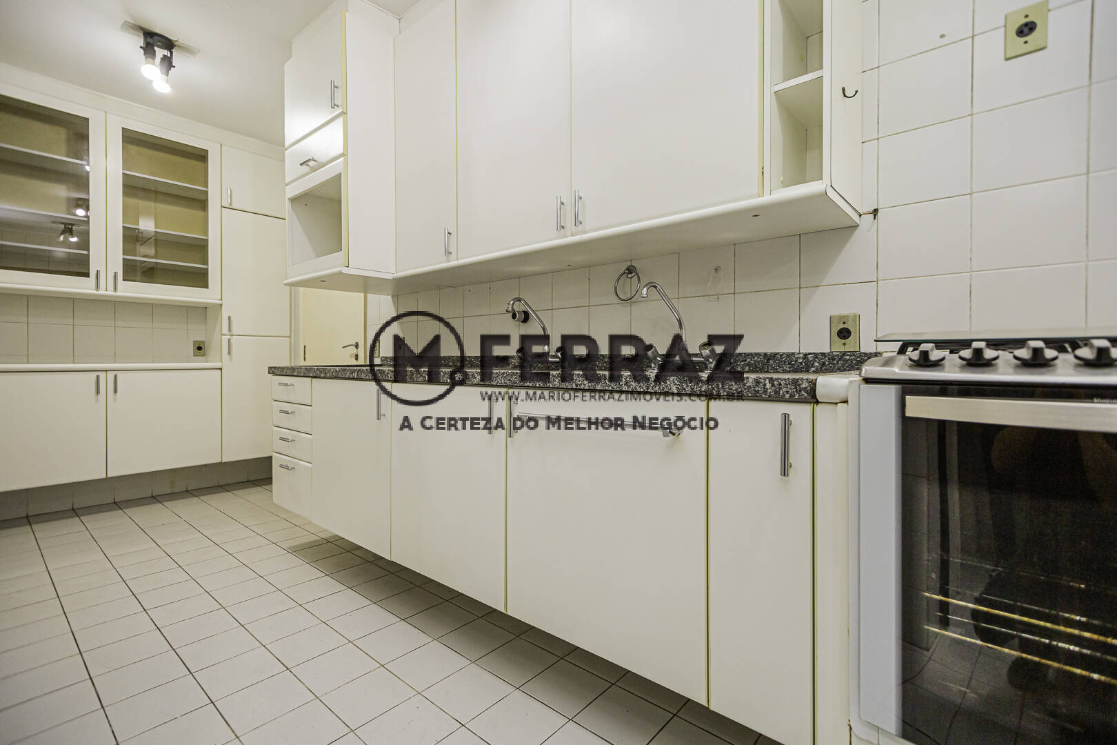 Apartamento à venda com 2 quartos, 150m² - Foto 11