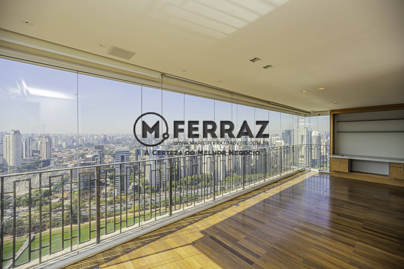 Apartamento para alugar com 3 quartos, 236m² - Foto 1