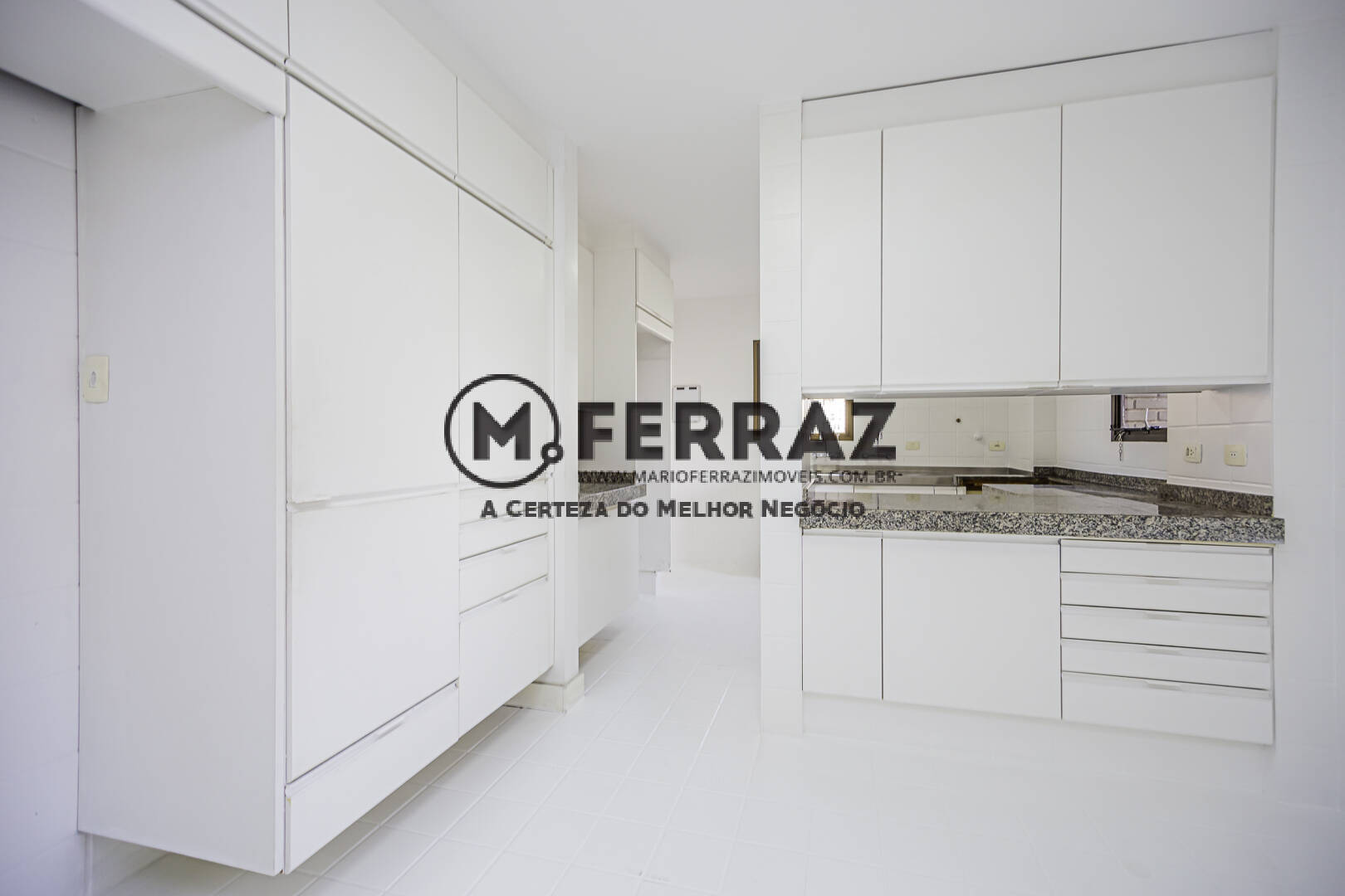 Apartamento para alugar com 4 quartos, 240m² - Foto 16