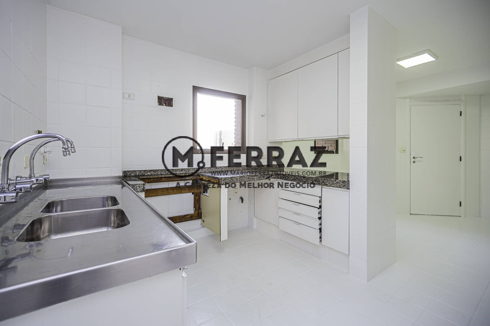 Apartamento para alugar com 4 quartos, 240m² - Foto 18