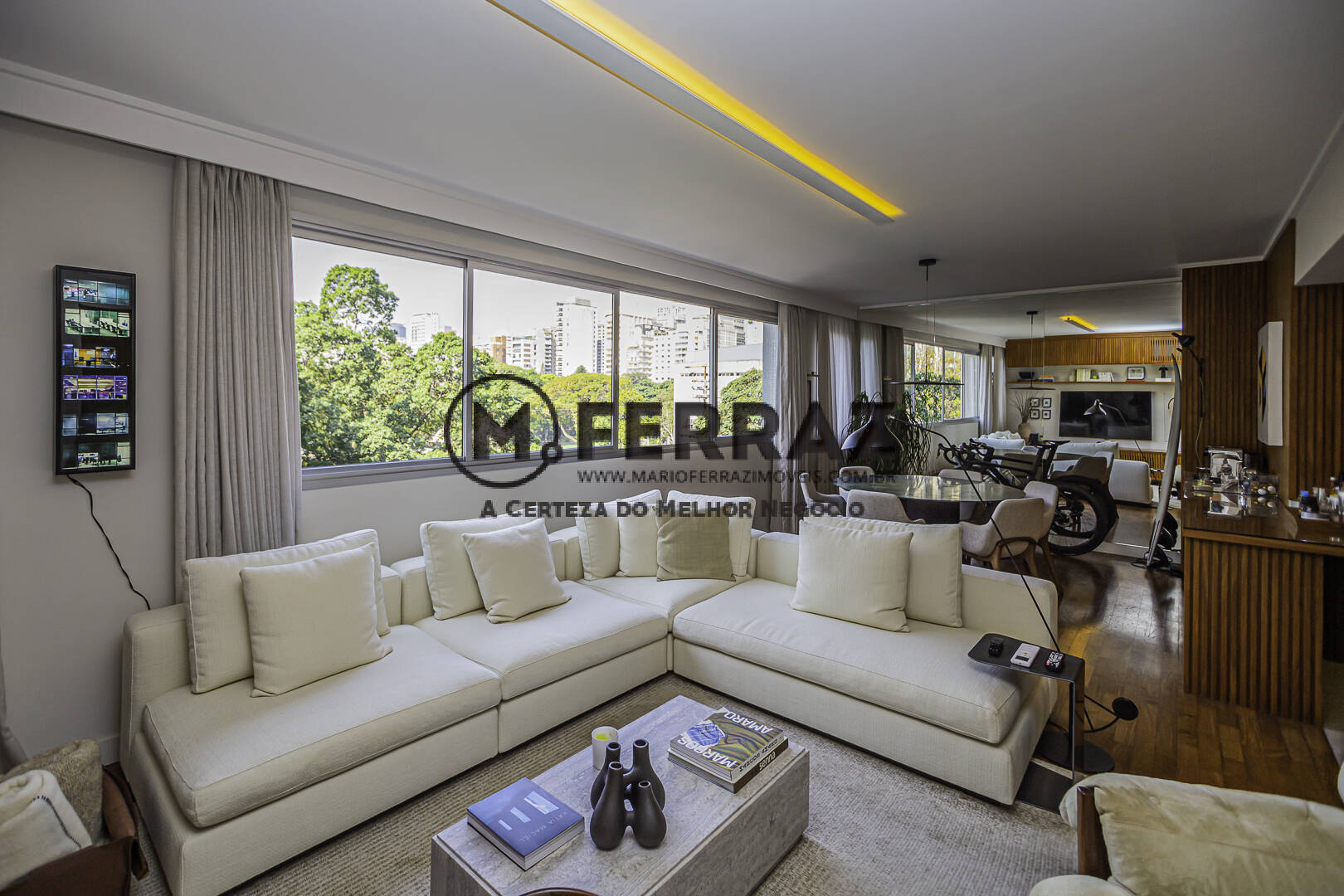 Apartamento à venda com 3 quartos, 137m² - Foto 2