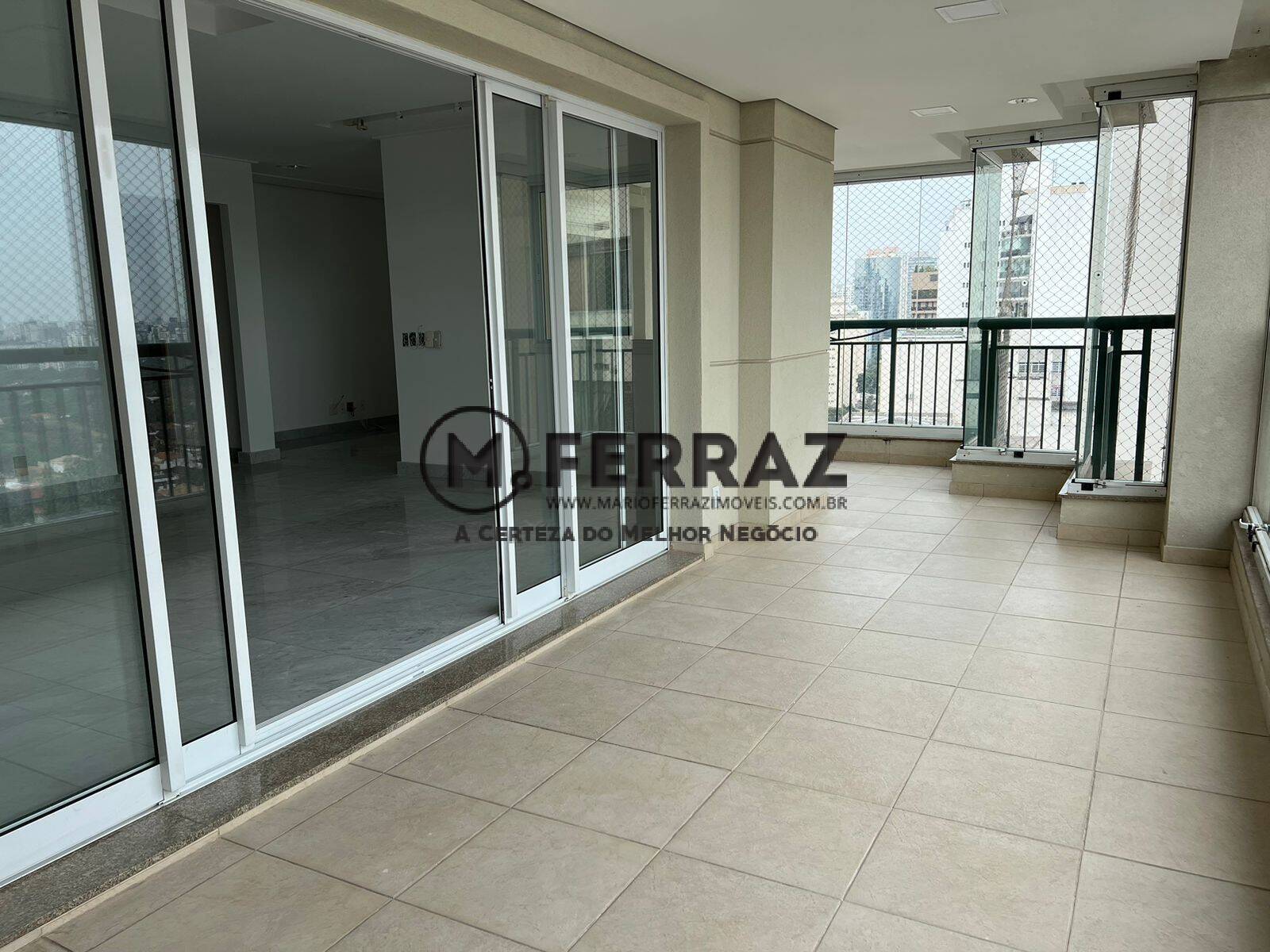 Apartamento à venda com 3 quartos, 196m² - Foto 1