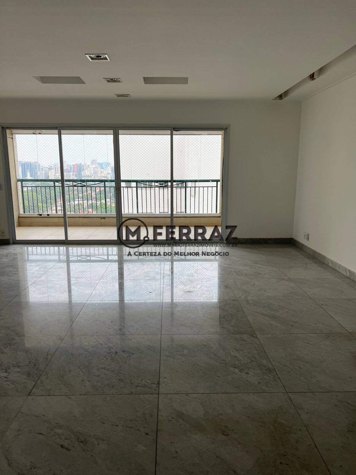 Apartamento à venda com 3 quartos, 196m² - Foto 2