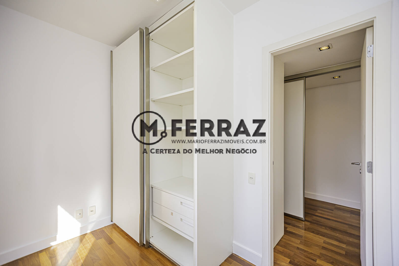 Apartamento à venda com 4 quartos, 223m² - Foto 15