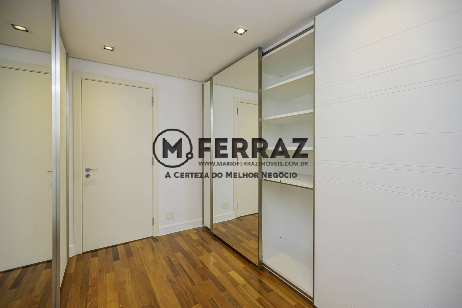 Apartamento à venda com 4 quartos, 223m² - Foto 27