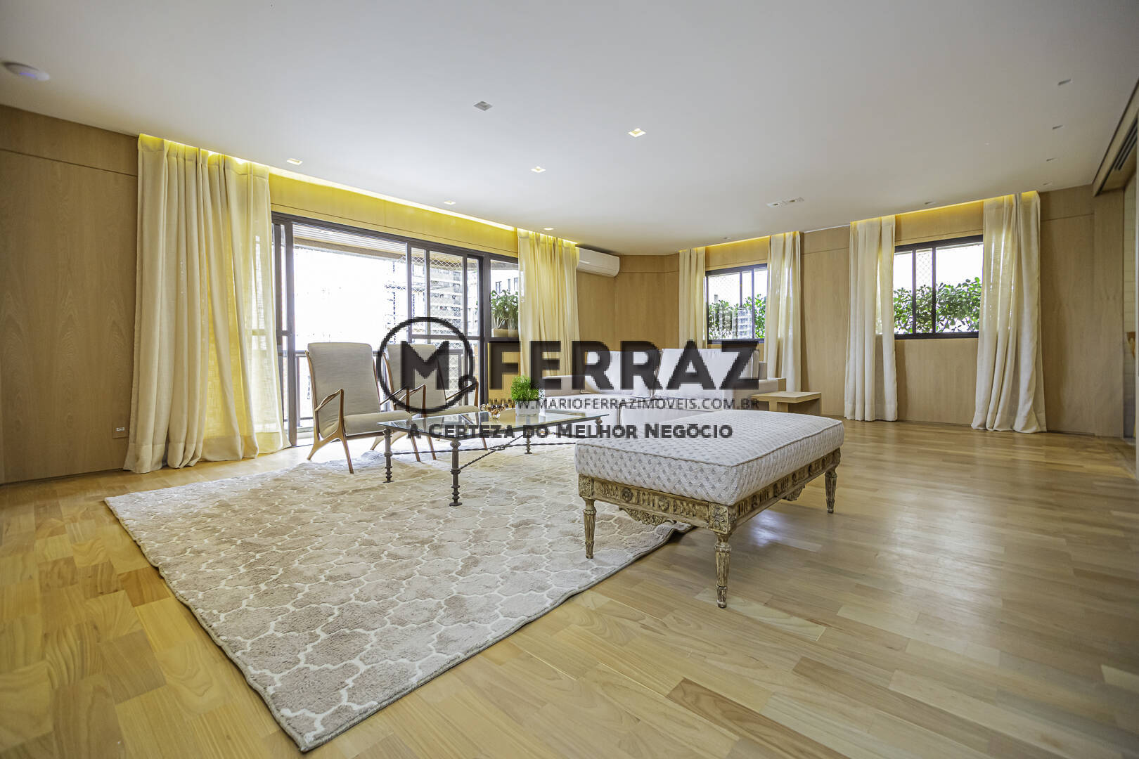 Apartamento à venda com 3 quartos, 200m² - Foto 1