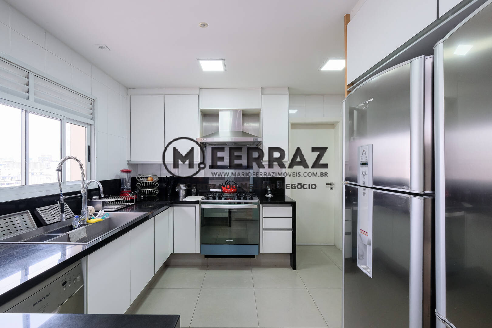 Apartamento para alugar com 3 quartos, 294m² - Foto 17