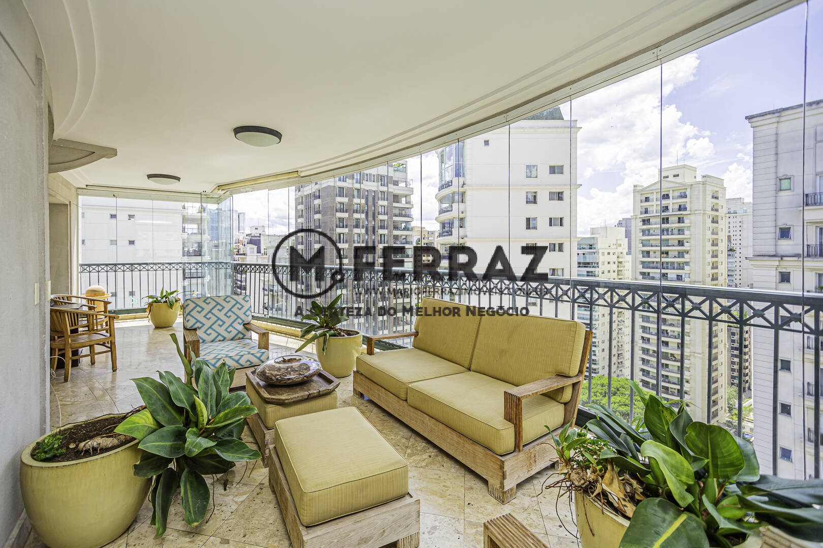 Apartamento para alugar com 4 quartos, 433m² - Foto 2