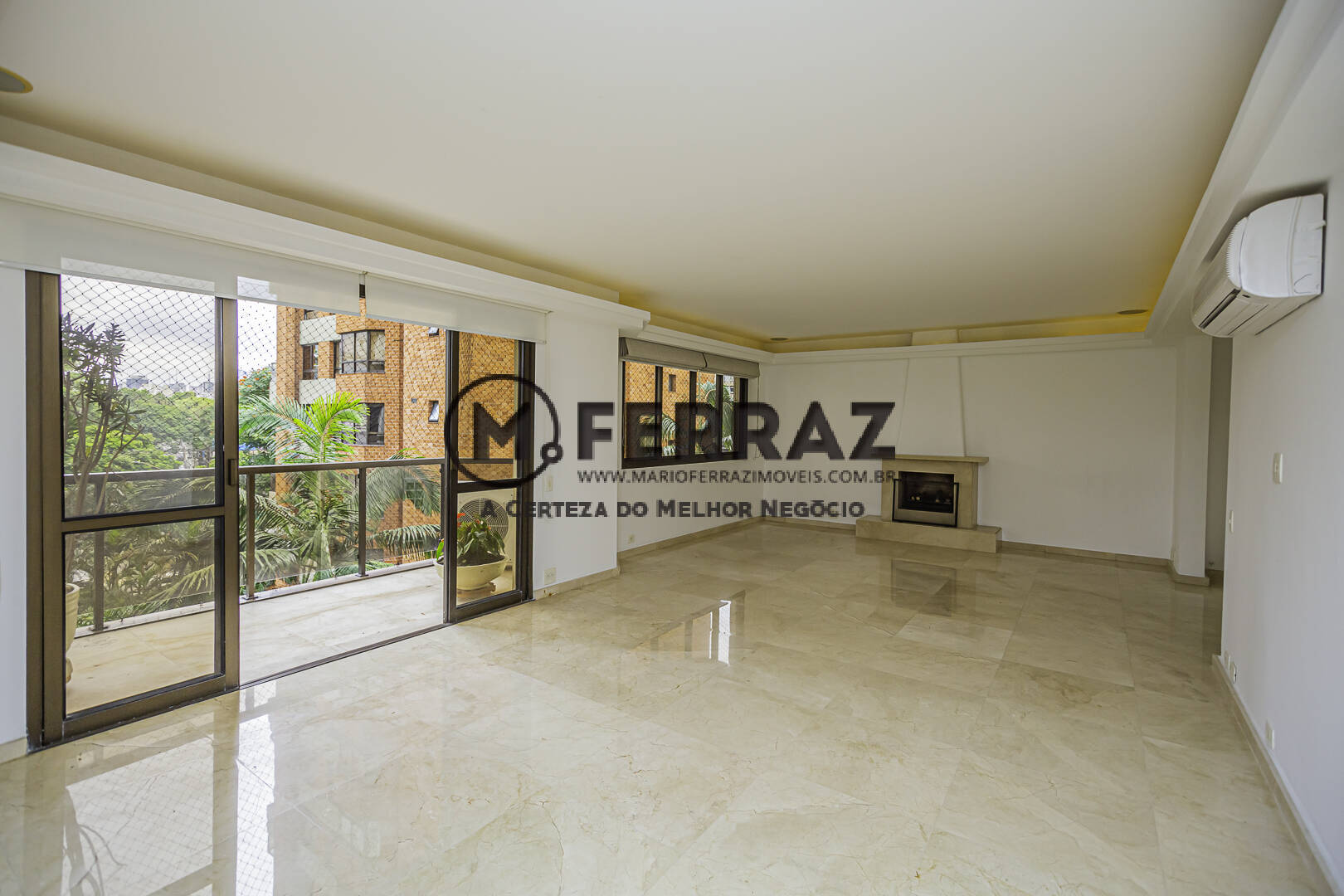 Apartamento para alugar com 3 quartos, 225m² - Foto 1