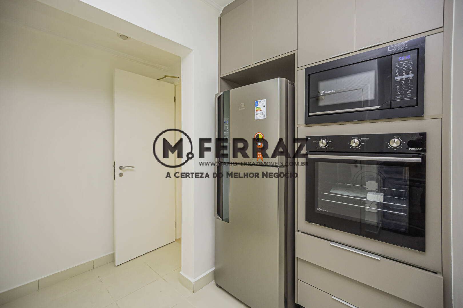 Apartamento para alugar com 3 quartos, 225m² - Foto 15