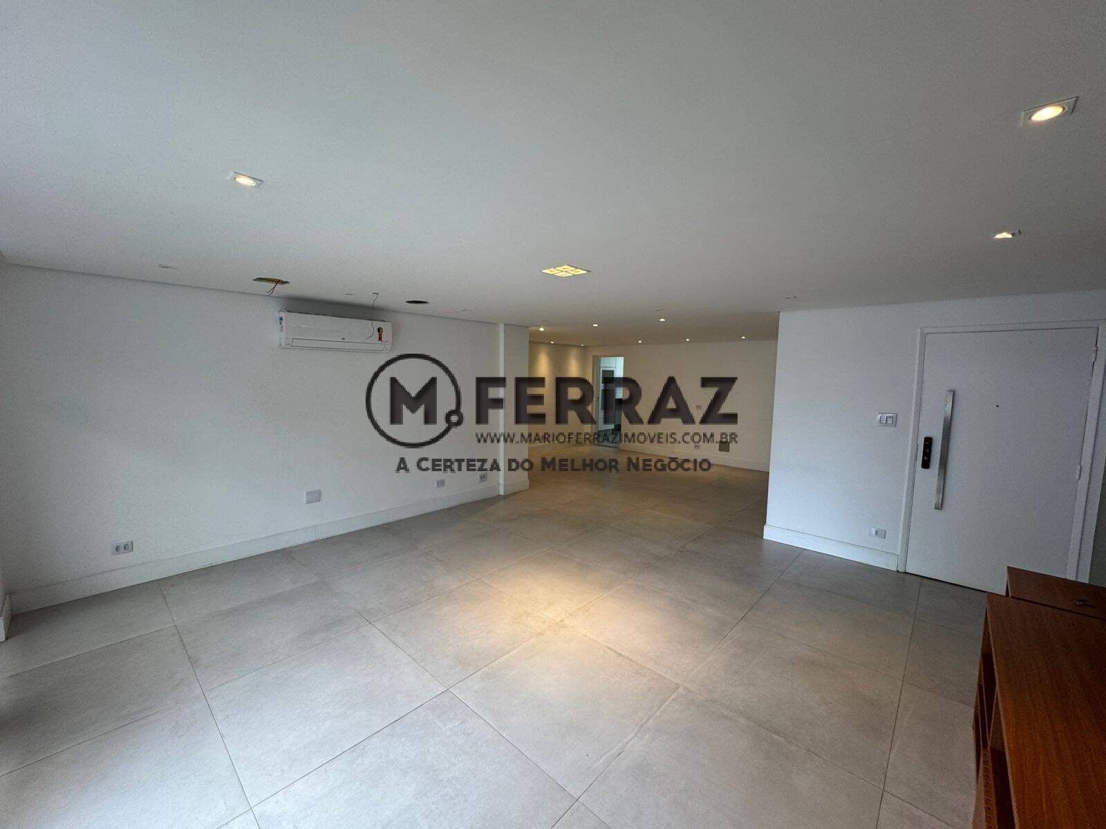 Apartamento para alugar com 3 quartos, 180m² - Foto 2