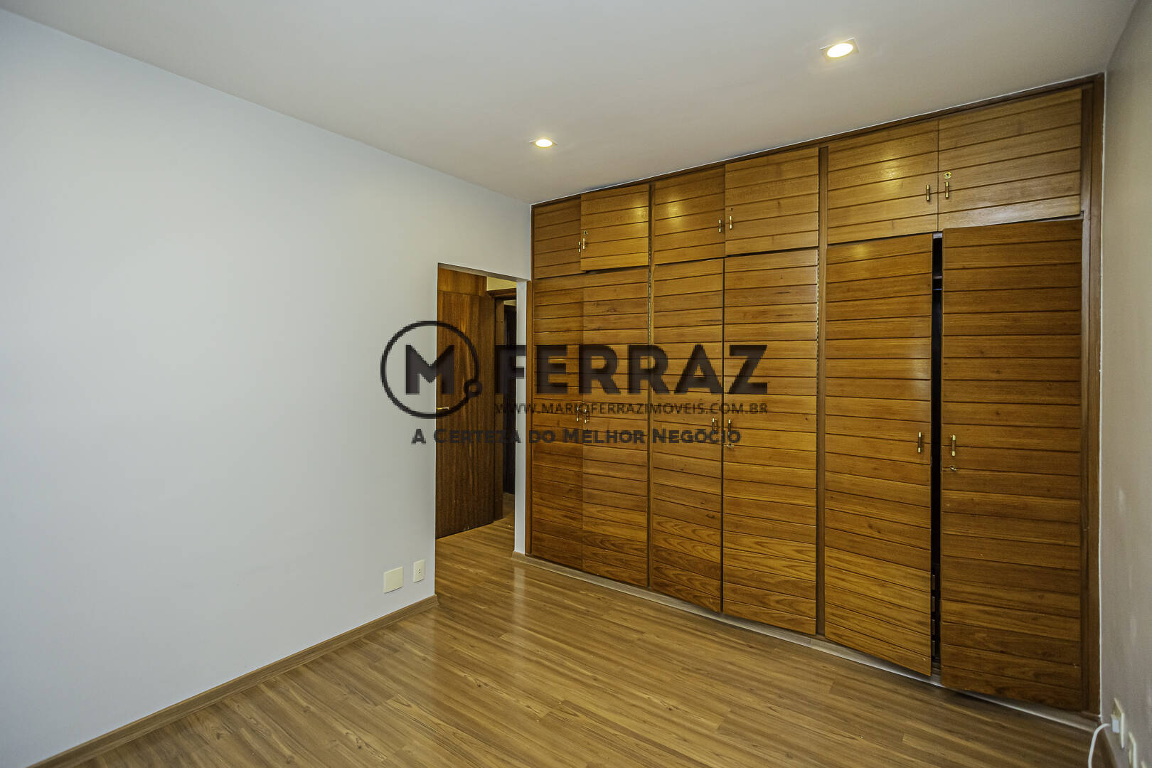 Apartamento à venda com 3 quartos, 200m² - Foto 15