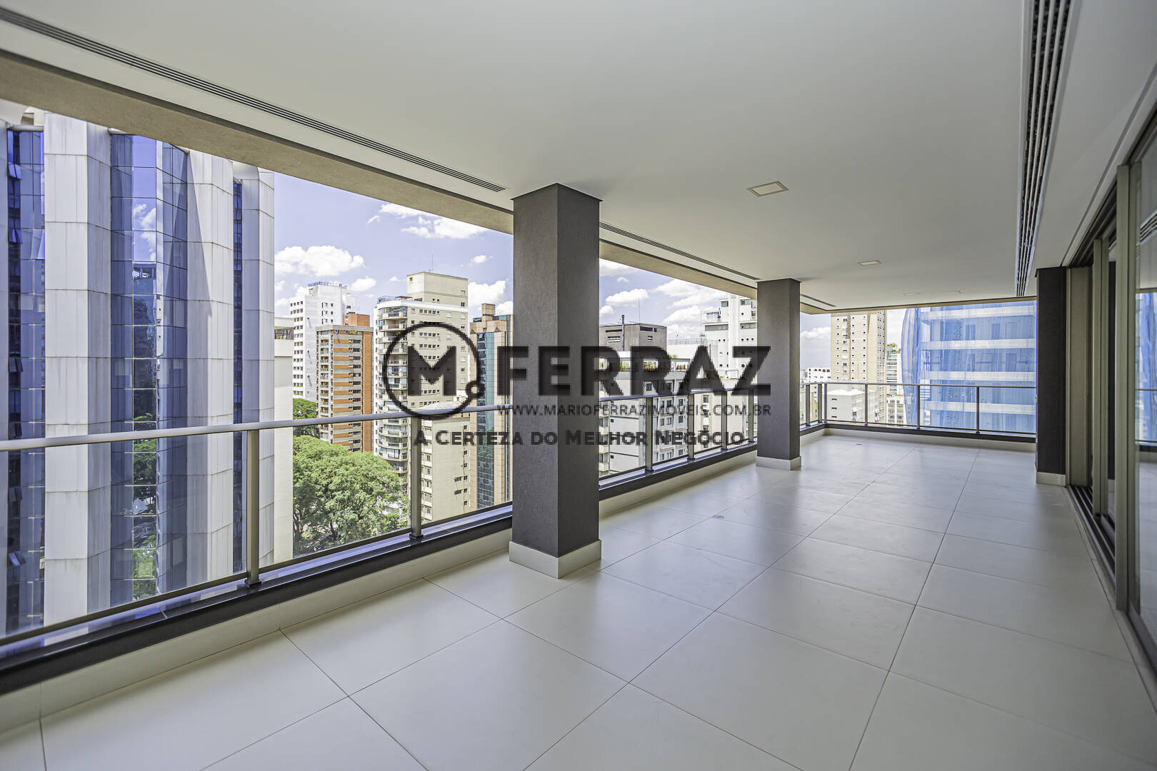 Apartamento à venda com 4 quartos, 270m² - Foto 1